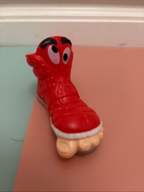 Vintage 1990 Topps Yo! street feet red sneaker candy container